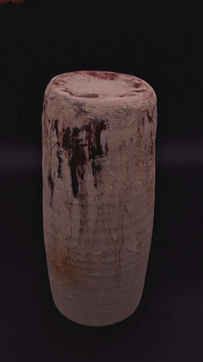 Video of the handmade Rubble Vase I showing its cream stoneware body, rust-coloured Portuguese mineral pigment and irregular surface.